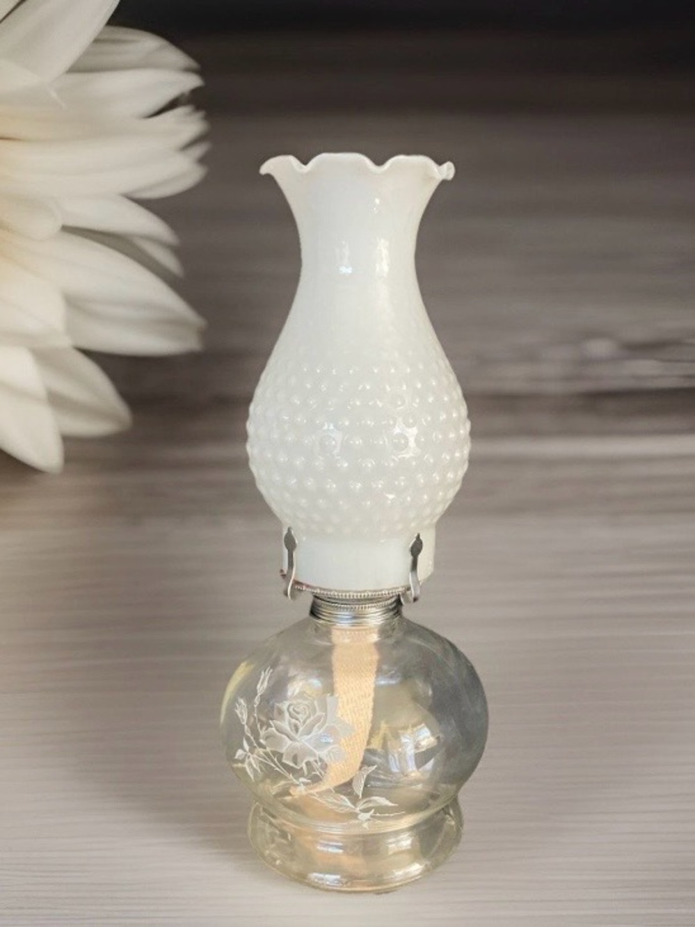 Beautiful Etched Rose Lamplight Oil Lamp with Hobnail chimney. EUC